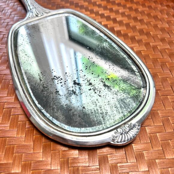 Vintage Wallace Silverplate Hand Mirror – Art Deco Vanity Mirror with Etched “E” - Picture 3 of 14
